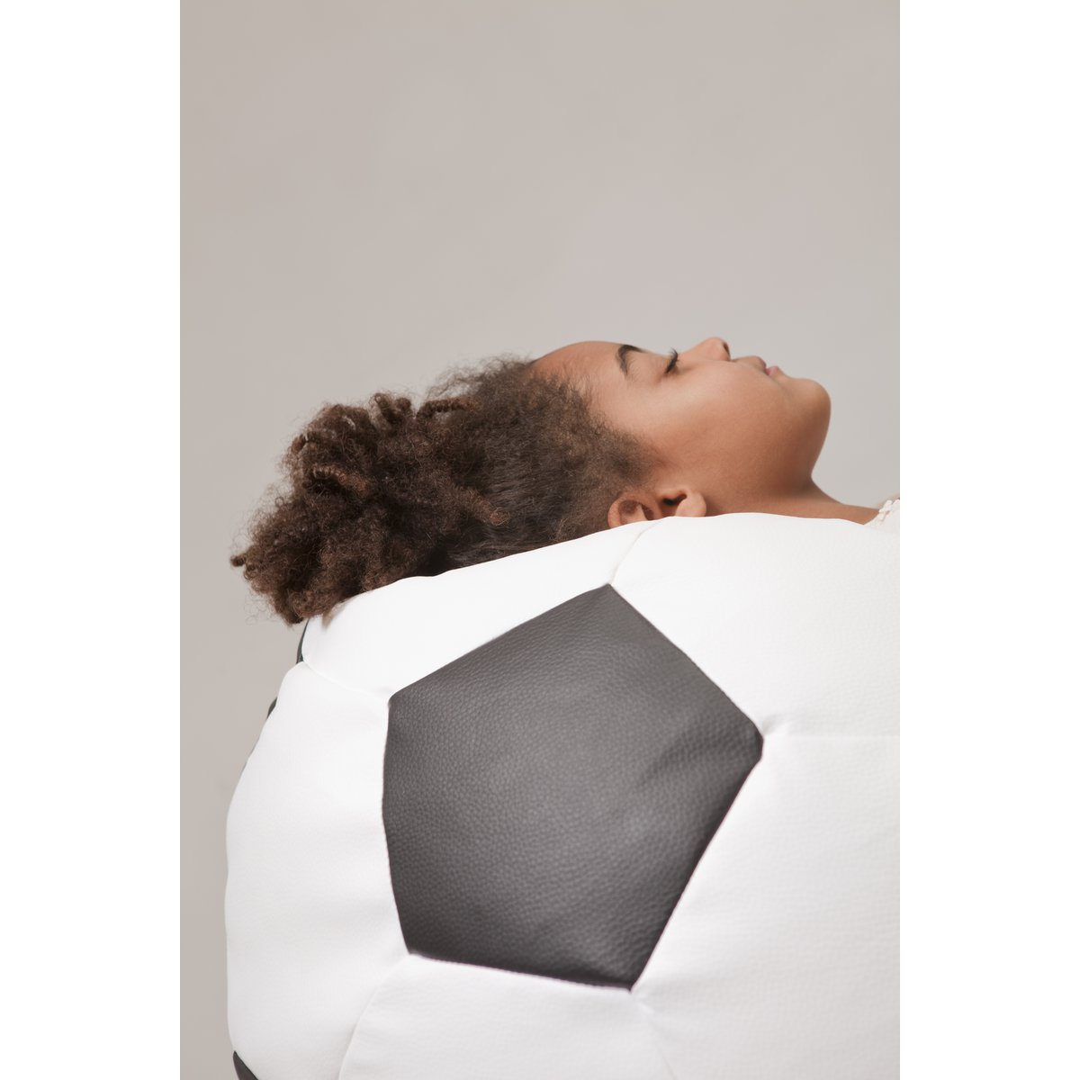 Kinder zitzak in de vorm van een voetbal